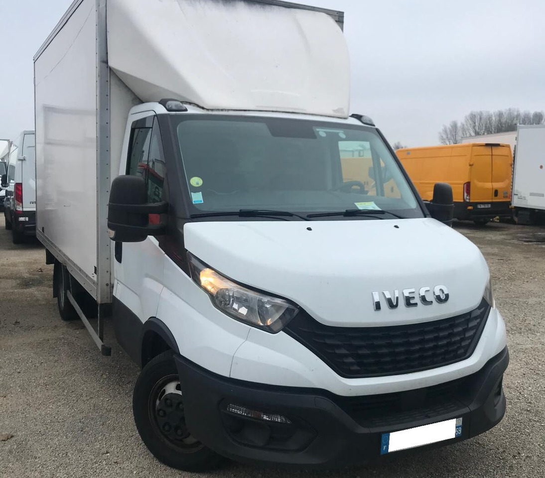 IVECO DAILY 35C16 3.0L - Dobozos kisteherautó: 1 kép. IVECO DAILY 35C16 3.0L - Dobozos kisteherautó: 1 kép.