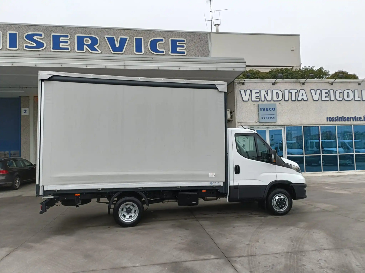 IVECO DAILY 35C16 3000 cc KM 0 - Ponyvás kisteherautó: 4 kép. IVECO DAILY 35C16 3000 cc KM 0 - Ponyvás kisteherautó: 4 kép.