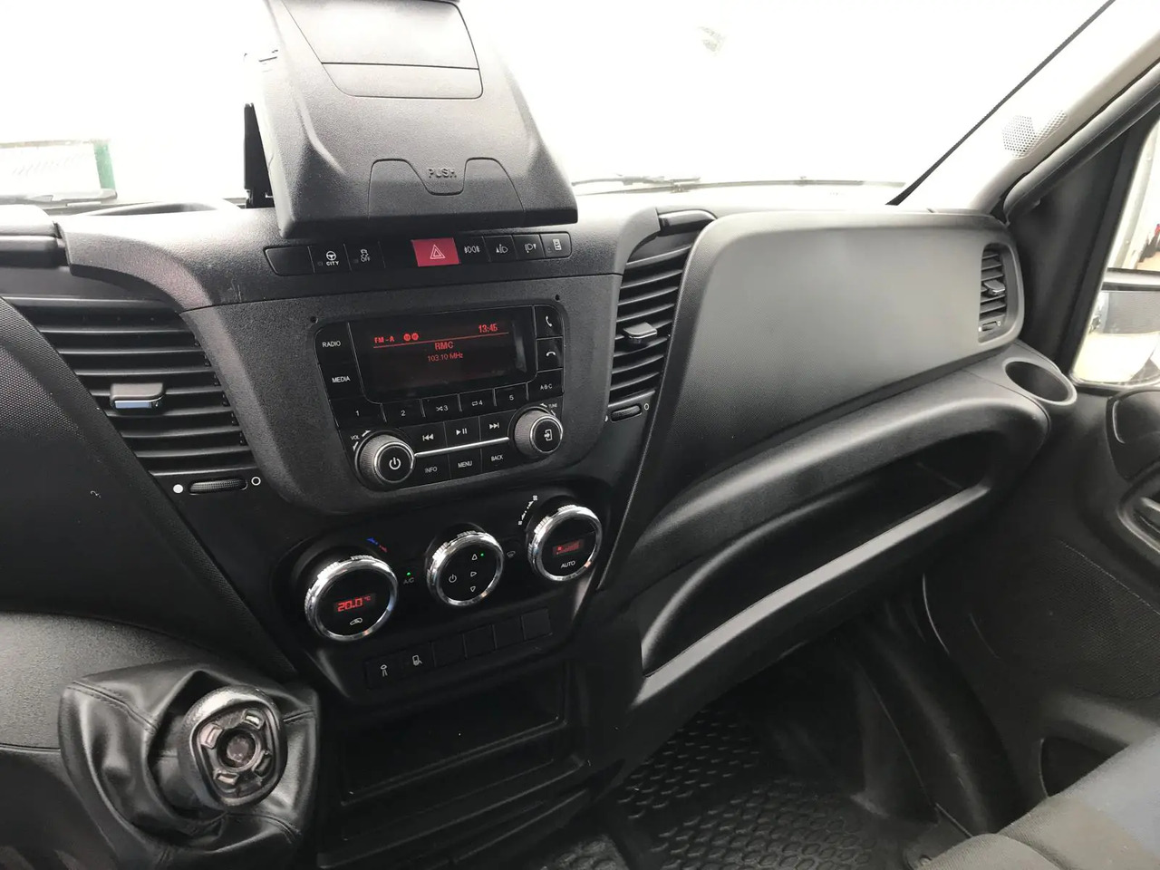 IVECO DAILY 35C16 CC 3000 - Ponyvás kisteherautó: 4 kép. IVECO DAILY 35C16 CC 3000 - Ponyvás kisteherautó: 4 kép.