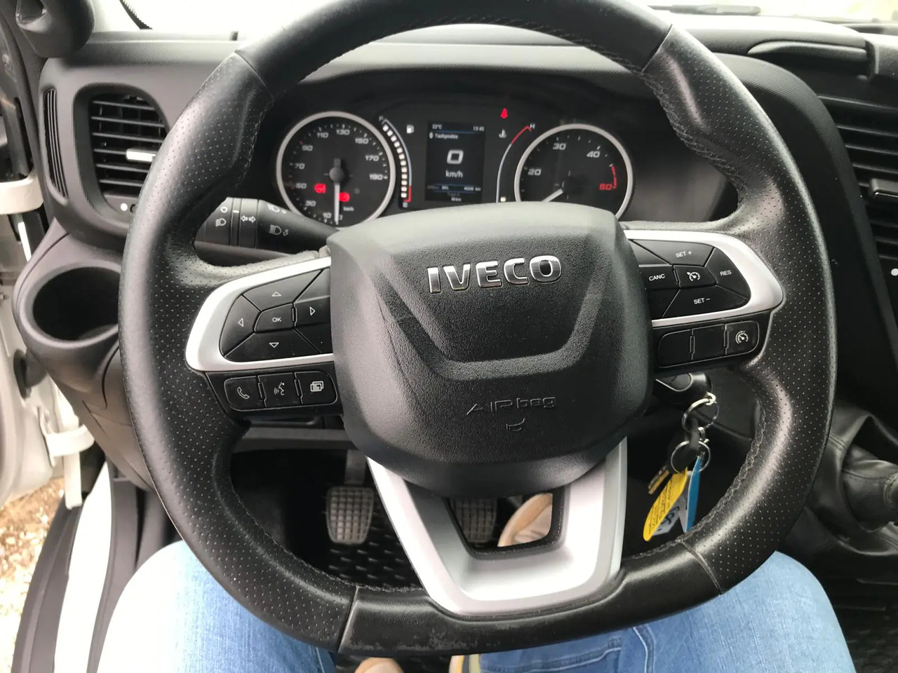 IVECO DAILY 35C16 CC 3000 - Ponyvás kisteherautó: 3 kép. IVECO DAILY 35C16 CC 3000 - Ponyvás kisteherautó: 3 kép.