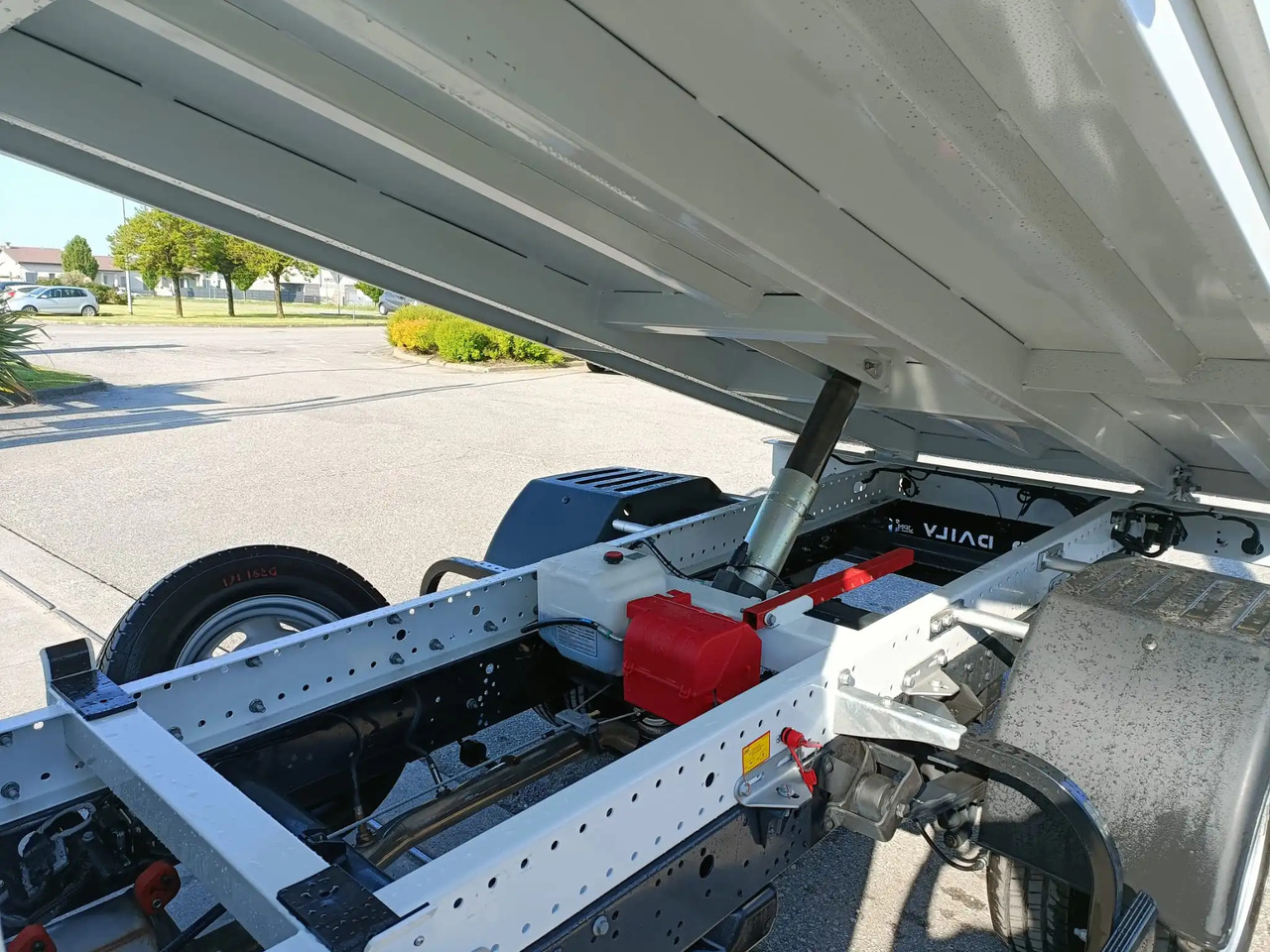 IVECO DAILY 35C16 NUOVO 3.0 cc MOD: 2025 RIBALTABILE - Billenőplatós kisteherautó: 4 kép. IVECO DAILY 35C16 NUOVO 3.0 cc MOD: 2025 RIBALTABILE - Billenőplatós kisteherautó: 4 kép.