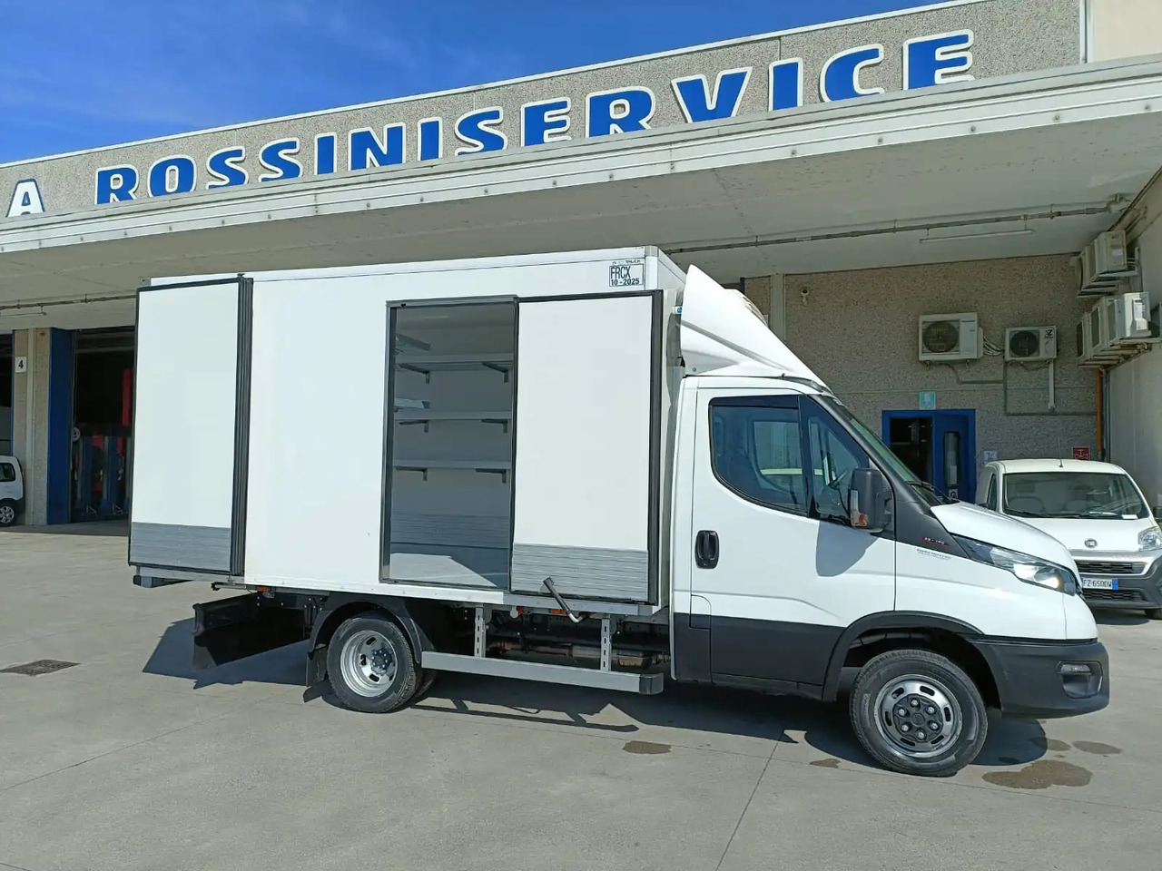 IVECO DAILY 35C18 FRCX 10/2025 - Hűtős kisteherautó: 3 kép. IVECO DAILY 35C18 FRCX 10/2025 - Hűtős kisteherautó: 3 kép.