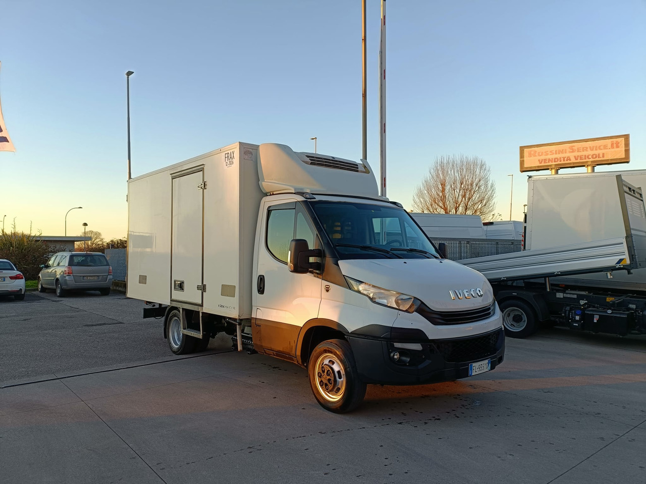 IVECO DAILY 35C18 FRIGO FRCX 3.0 - Hűtős kisteherautó: 1 kép. IVECO DAILY 35C18 FRIGO FRCX 3.0 - Hűtős kisteherautó: 1 kép.