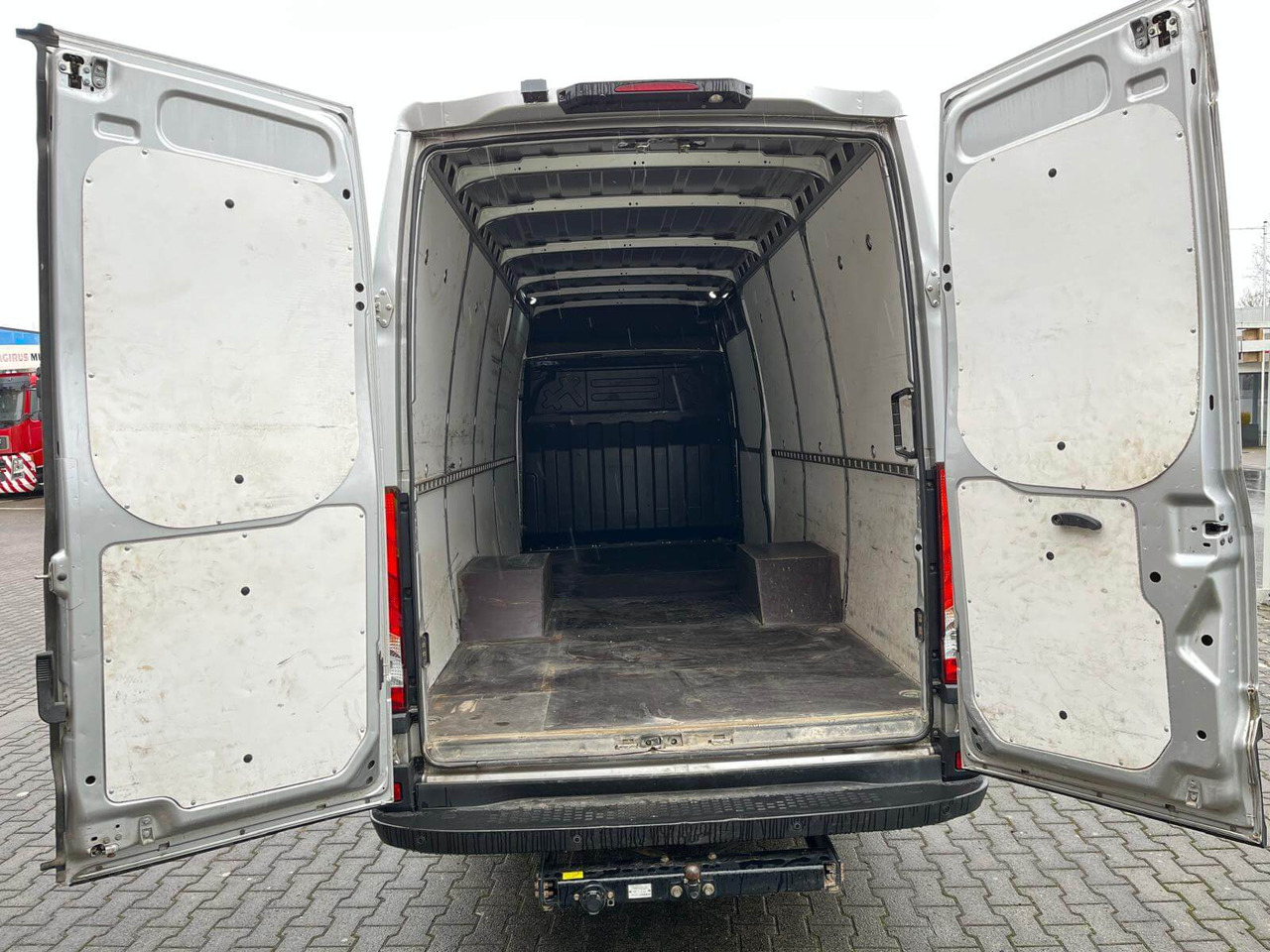 IVECO DAILY 35C18P FURGONE STANDARD - Furgon: 2 kép. IVECO DAILY 35C18P FURGONE STANDARD - Furgon: 2 kép.