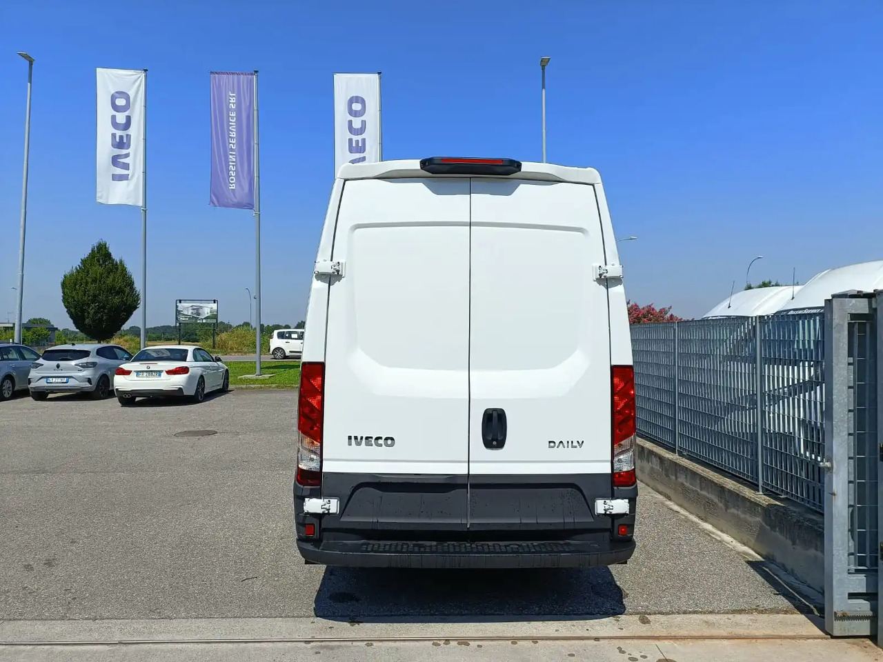 IVECO DAILY 35S14 L2H2 CNG METANO KM 0 - Furgon: 3 kép. IVECO DAILY 35S14 L2H2 CNG METANO KM 0 - Furgon: 3 kép.