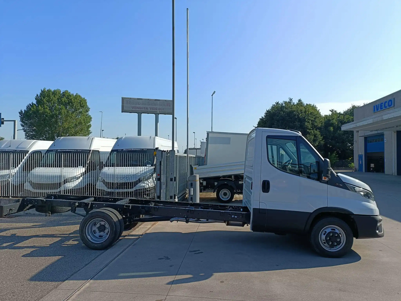 IVECO DAILY 60C18 A TELAIO KM 0 - Alvaz teherautó: 4 kép. IVECO DAILY 60C18 A TELAIO KM 0 - Alvaz teherautó: 4 kép.