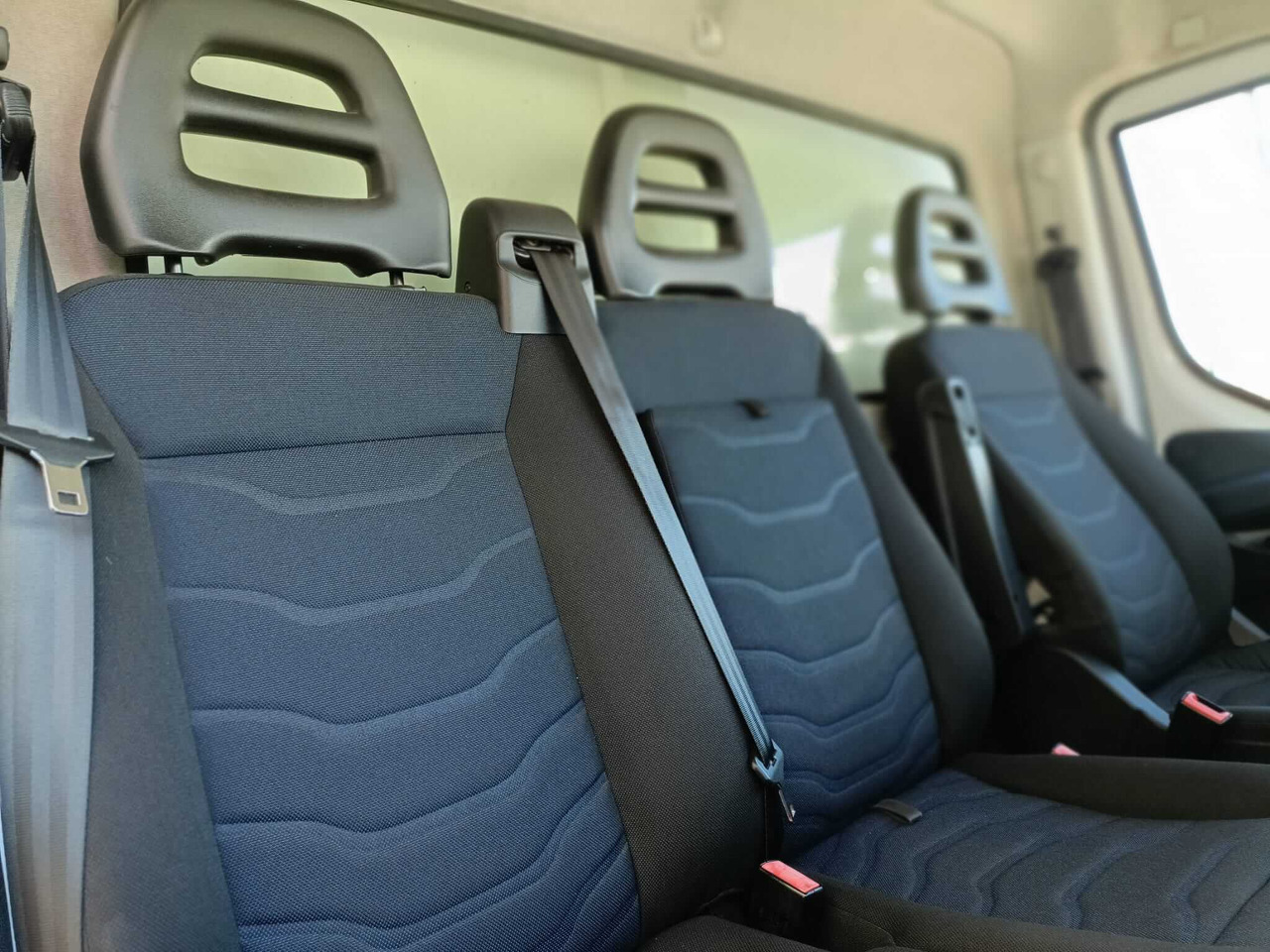 IVECO DAILY 60C18 RIBALTABILE CON GRU - Billenőplatós teherautó: 5 kép. IVECO DAILY 60C18 RIBALTABILE CON GRU - Billenőplatós teherautó: 5 kép.