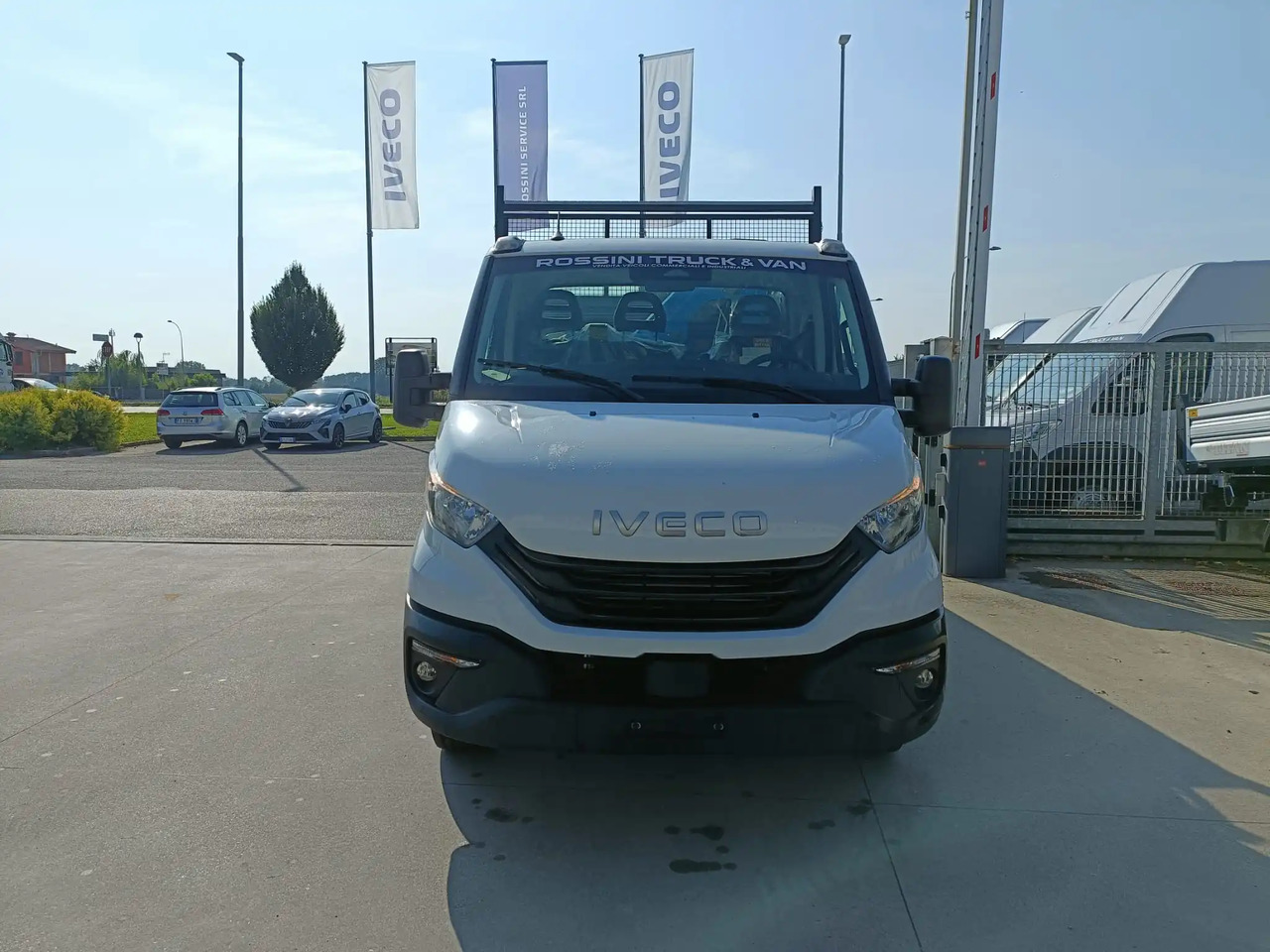 IVECO DAILY 60C18 RIBALTABILE CON GRU - Billenőplatós teherautó: 1 kép. IVECO DAILY 60C18 RIBALTABILE CON GRU - Billenőplatós teherautó: 1 kép.