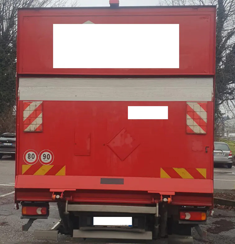 IVECO EUROCARGO 100E18 - Dobozos felépítményű teherautó: 3 kép. IVECO EUROCARGO 100E18 - Dobozos felépítményű teherautó: 3 kép.