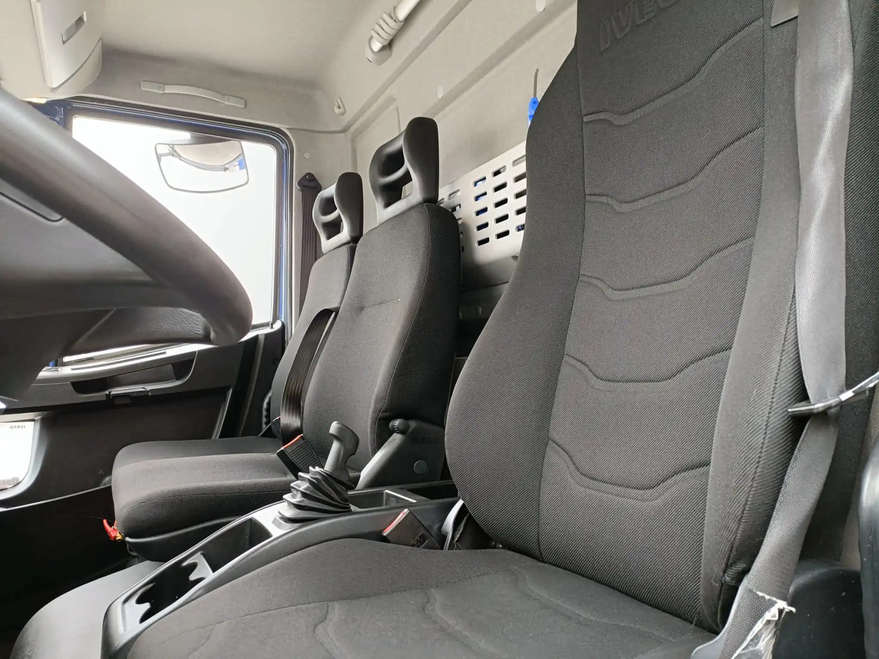 IVECO EUROCARGO 120E22P - Alvaz teherautó: 5 kép. IVECO EUROCARGO 120E22P - Alvaz teherautó: 5 kép.