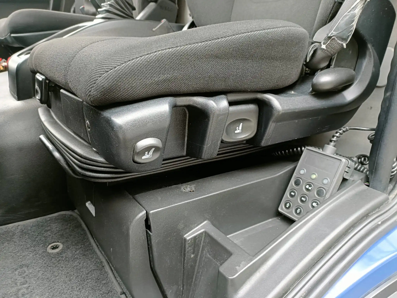 IVECO EUROCARGO 120E22P - Alvaz teherautó: 4 kép. IVECO EUROCARGO 120E22P - Alvaz teherautó: 4 kép.