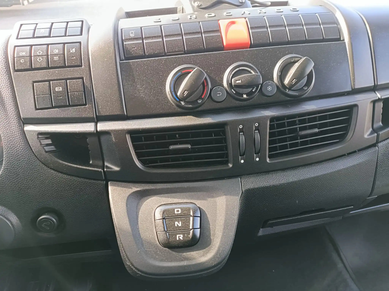 IVECO EUROCARGO 160E25P - Alvaz teherautó: 3 kép. IVECO EUROCARGO 160E25P - Alvaz teherautó: 3 kép.