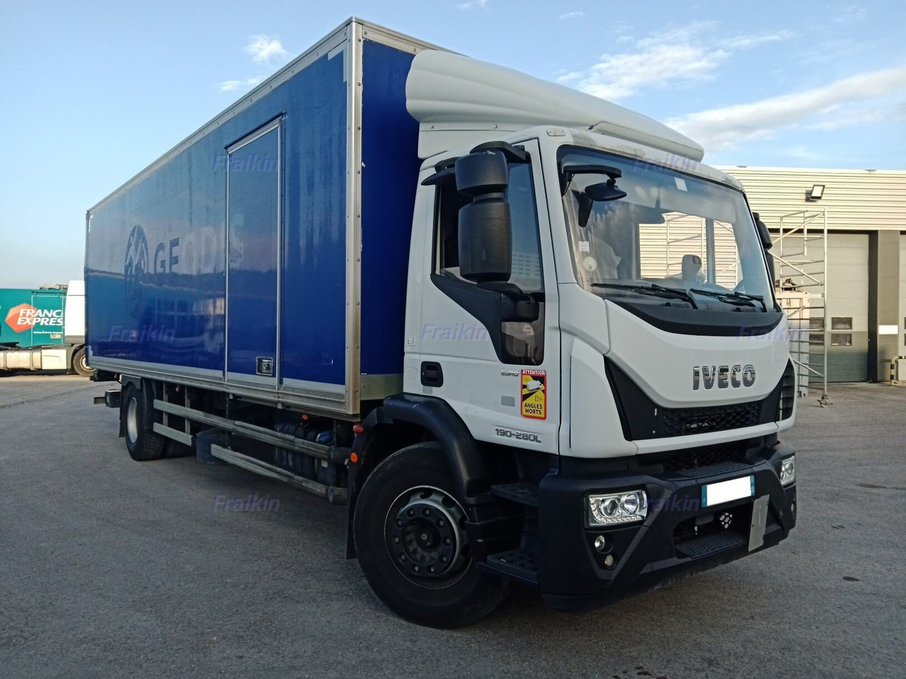 IVECO EUROCARGO 180EL28P - Dobozos felépítményű teherautó: 1 kép. IVECO EUROCARGO 180EL28P - Dobozos felépítményű teherautó: 1 kép.