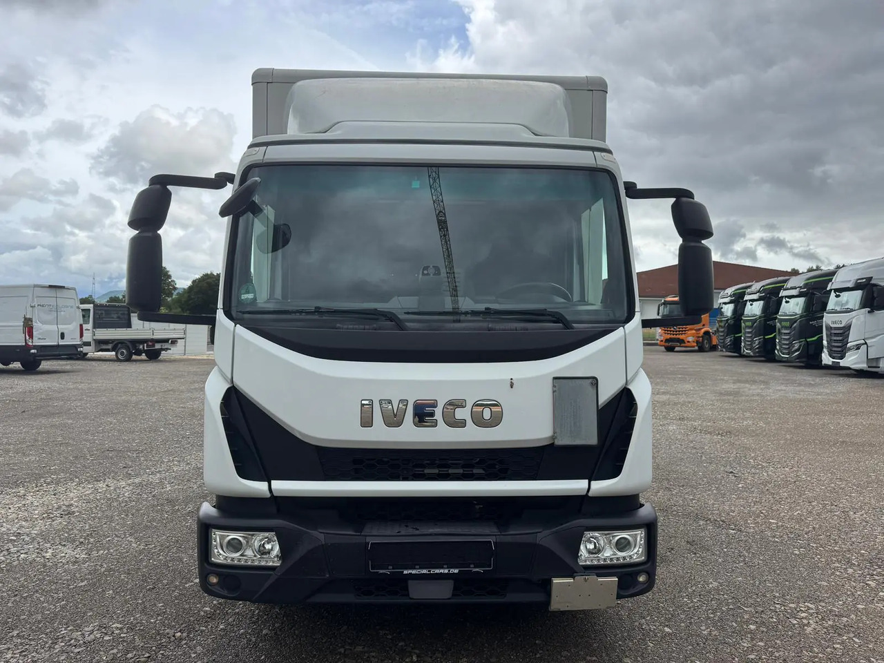 IVECO EUROCARGO 75E19P - Dobozos felépítményű teherautó: 2 kép. IVECO EUROCARGO 75E19P - Dobozos felépítményű teherautó: 2 kép.