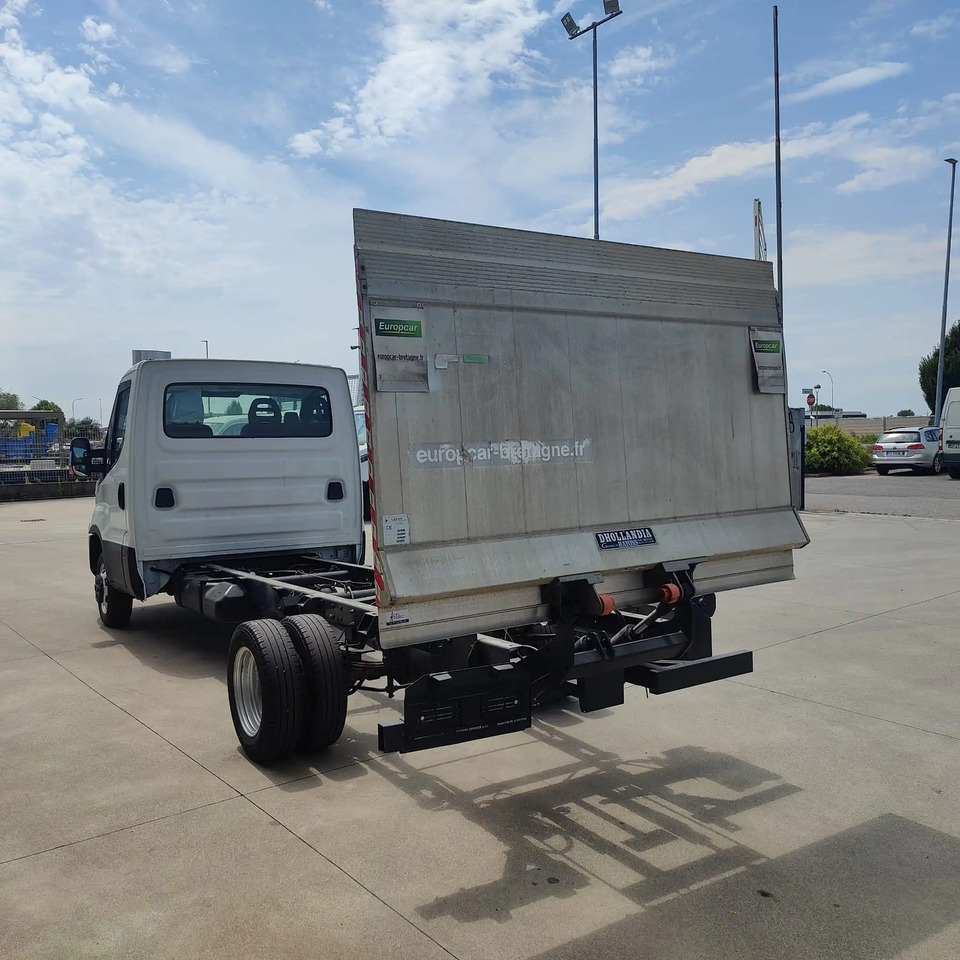 IVECO DAILY 35C14 - Kisteherautó: 4 kép. IVECO DAILY 35C14 - Kisteherautó: 4 kép.