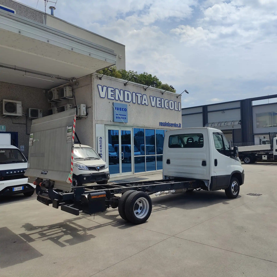 IVECO DAILY 35C14 - Kisteherautó: 3 kép. IVECO DAILY 35C14 - Kisteherautó: 3 kép.