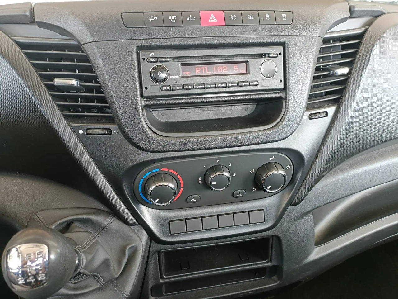 IVECO DAILY 35C15 - Kisteherautó: 5 kép. IVECO DAILY 35C15 - Kisteherautó: 5 kép.
