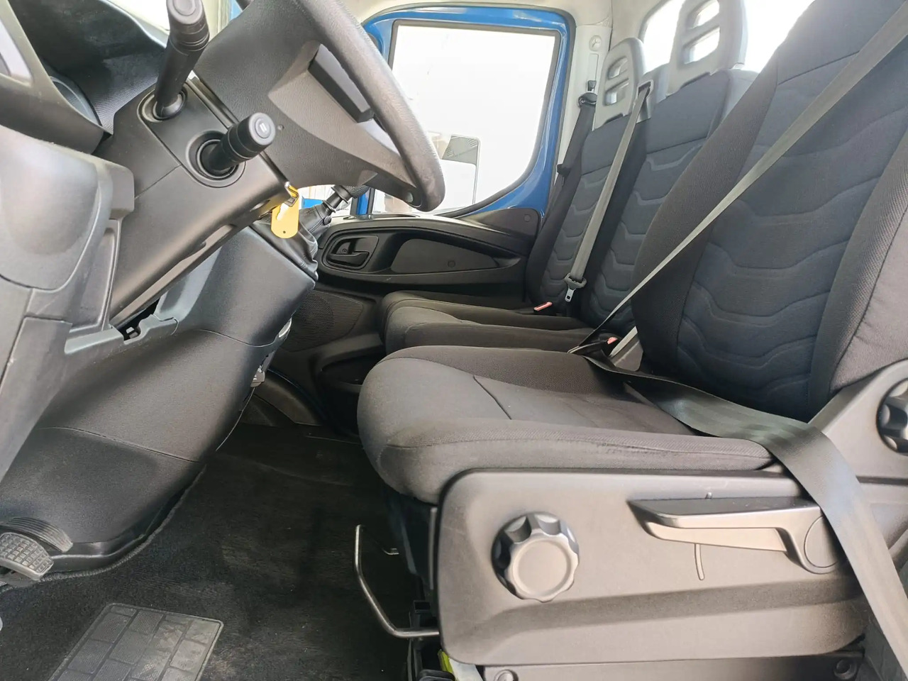 IVECO DAILY 35C15 - Kisteherautó: 2 kép. IVECO DAILY 35C15 - Kisteherautó: 2 kép.