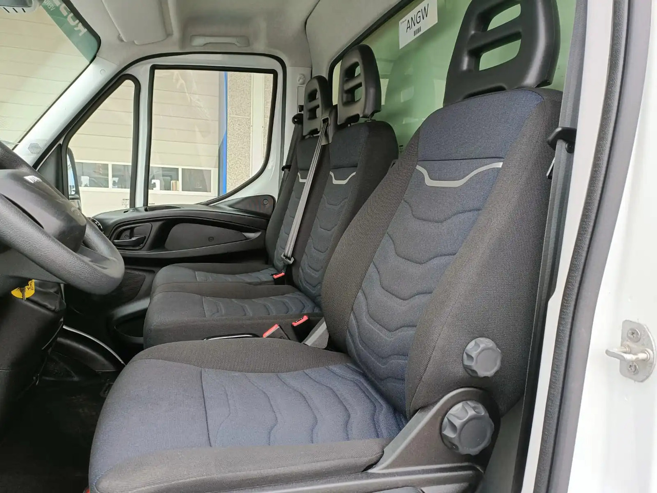 IVECO DAILY 35C16 - Kisteherautó: 3 kép. IVECO DAILY 35C16 - Kisteherautó: 3 kép.