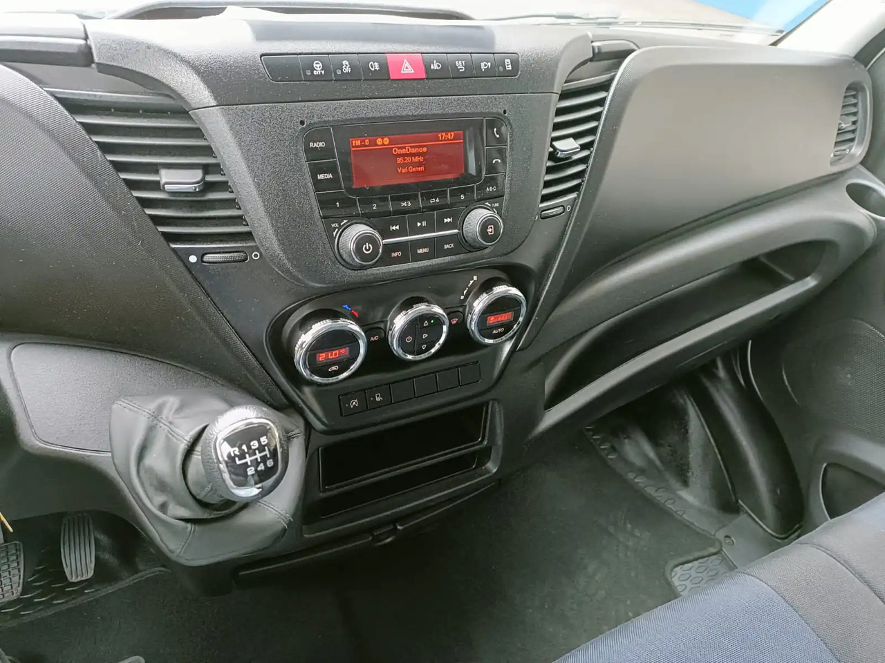 IVECO DAILY 35C16 - Kisteherautó: 5 kép. IVECO DAILY 35C16 - Kisteherautó: 5 kép.