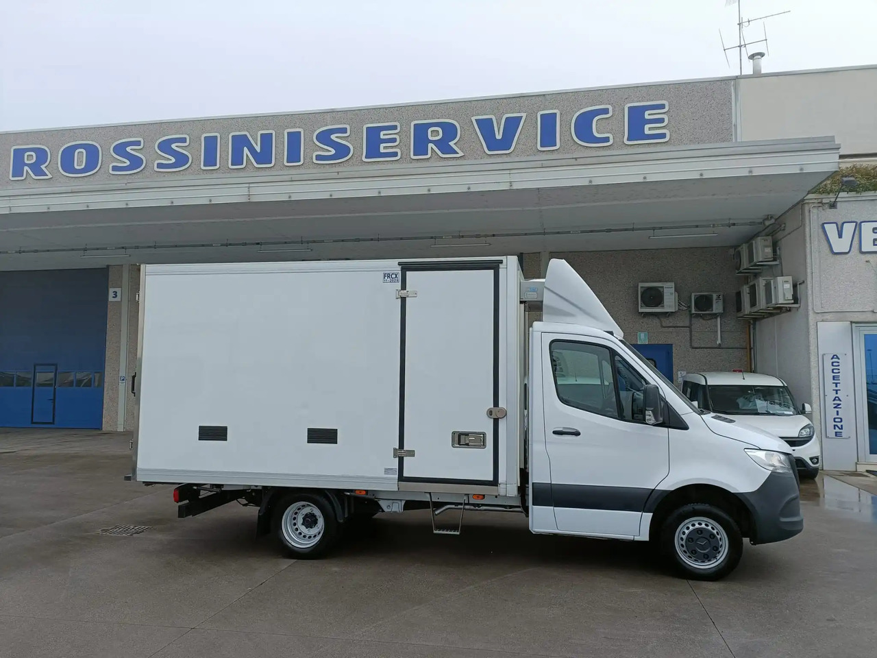 MERCEDES BENZ SPRINTER 415 150 CV - Hűtős kisteherautó: 2 kép. MERCEDES BENZ SPRINTER 415 150 CV - Hűtős kisteherautó: 2 kép.