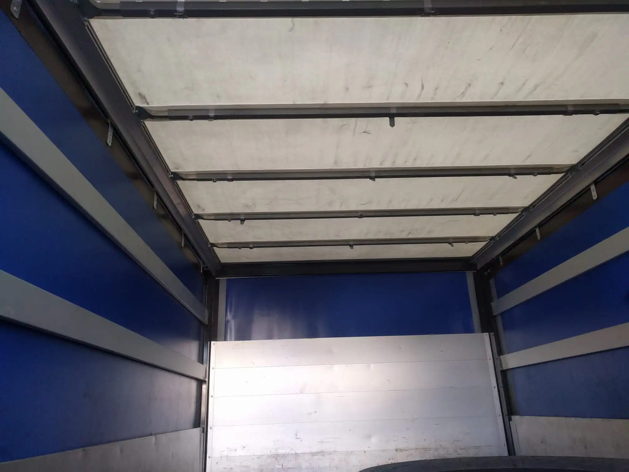 MERCEDES BENZ SPRINTER 514 CDI 3T5 - Ponyvás kisteherautó: 5 kép. MERCEDES BENZ SPRINTER 514 CDI 3T5 - Ponyvás kisteherautó: 5 kép.