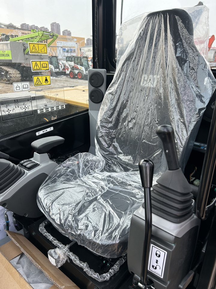 CATERPILLAR 305.5GC - Lánctalpas kotró: 4 kép. CATERPILLAR 305.5GC - Lánctalpas kotró: 4 kép.