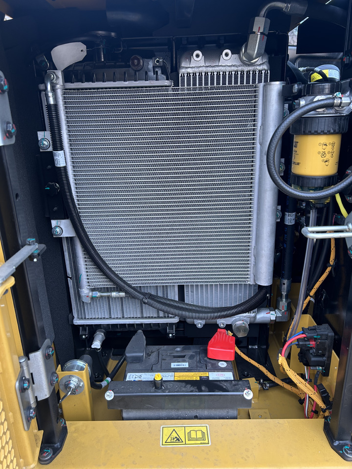 CATERPILLAR 305.5GC - Lánctalpas kotró: 5 kép. CATERPILLAR 305.5GC - Lánctalpas kotró: 5 kép.