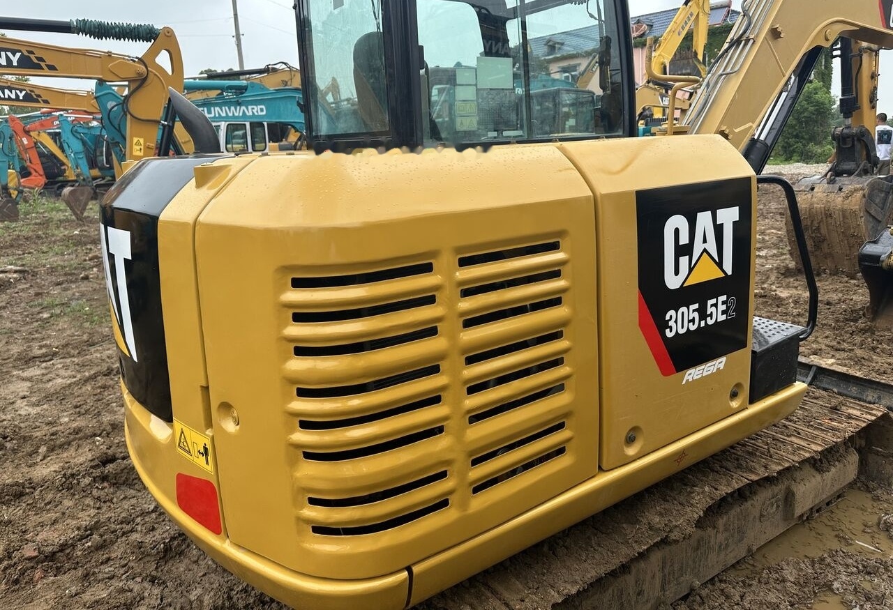 Caterpillar 305.5E - Minikotró: 3 kép. Caterpillar 305.5E - Minikotró: 3 kép.