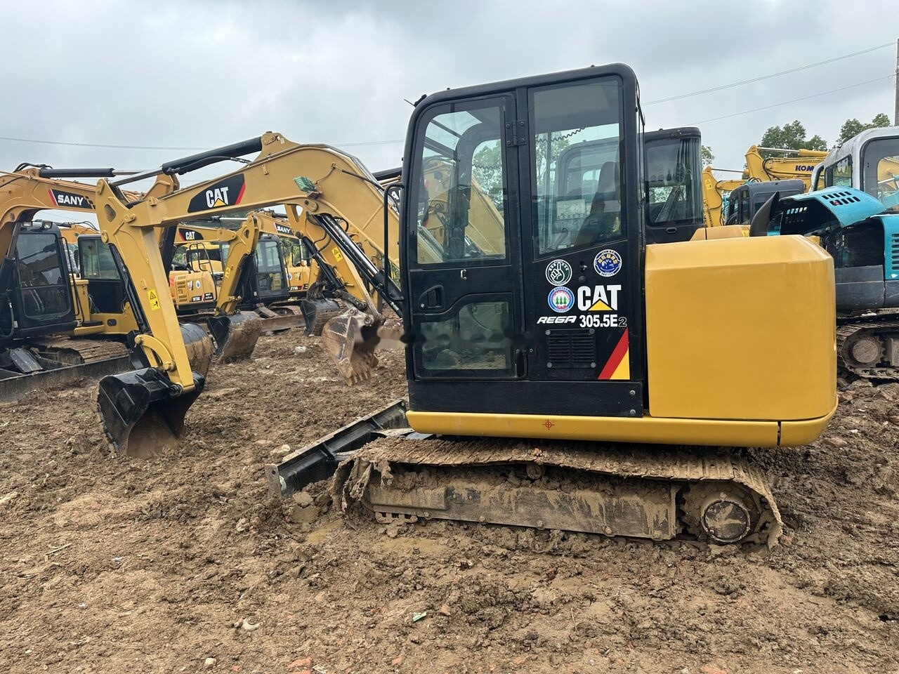 Caterpillar 305.5E - Minikotró: 2 kép. Caterpillar 305.5E - Minikotró: 2 kép.