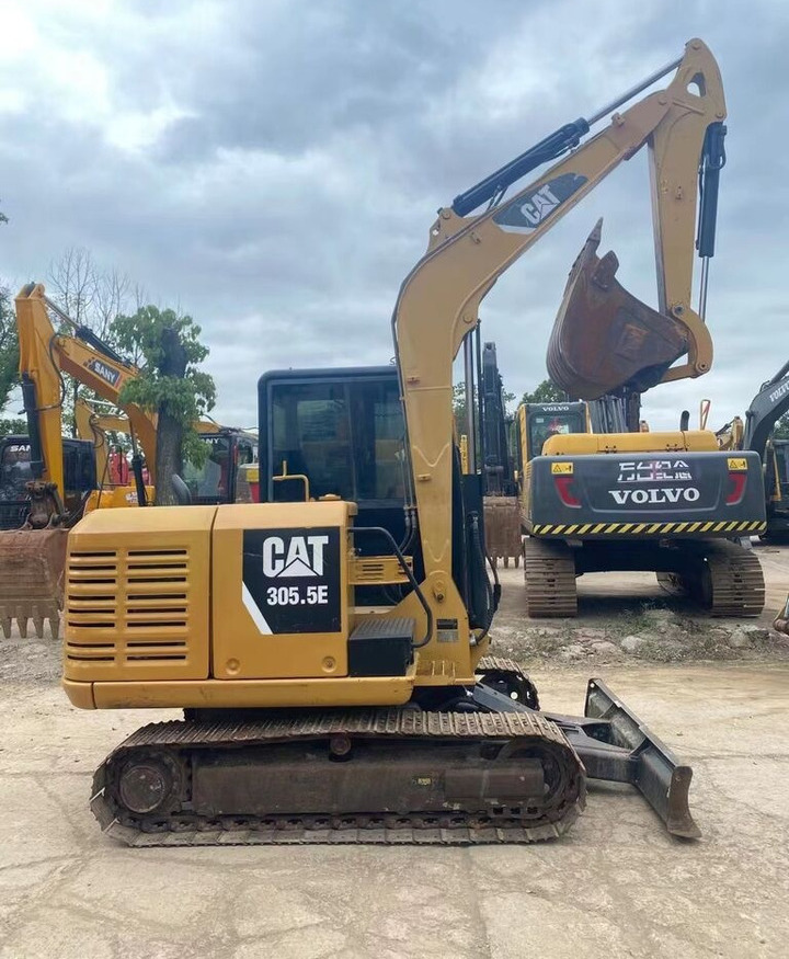 Caterpillar 305.5E - Minikotró: 2 kép. Caterpillar 305.5E - Minikotró: 2 kép.