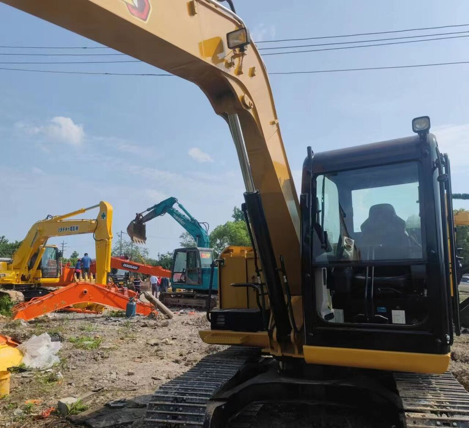 Caterpillar 307E - Lánctalpas kotró: 5 kép. Caterpillar 307E - Lánctalpas kotró: 5 kép.