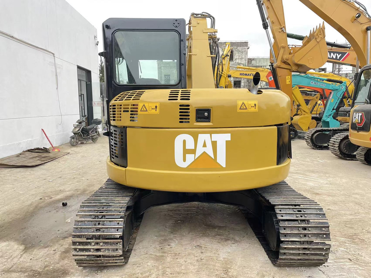 Caterpillar 308D CR - Minikotró: 3 kép. Caterpillar 308D CR - Minikotró: 3 kép.