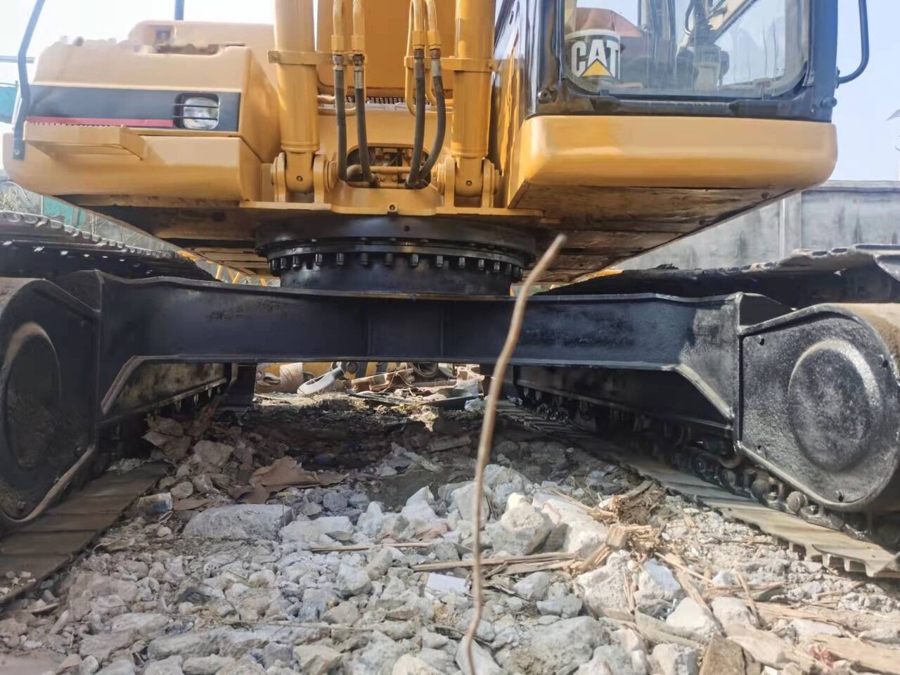 Caterpillar 320B - Lánctalpas kotró: 1 kép. Caterpillar 320B - Lánctalpas kotró: 1 kép.