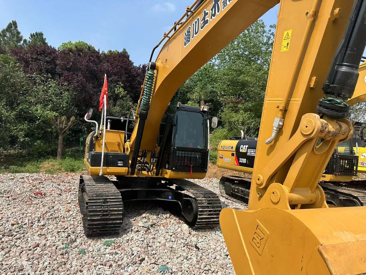 Lánctalpas kotró Caterpillar 320D: 7 kép. Lánctalpas kotró Caterpillar 320D: 7 kép.