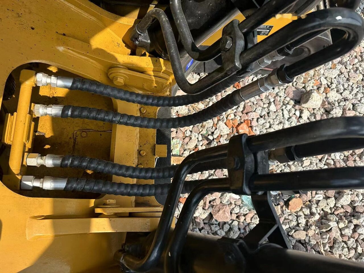 Lánctalpas kotró Caterpillar 320D: 11 kép. Lánctalpas kotró Caterpillar 320D: 11 kép.