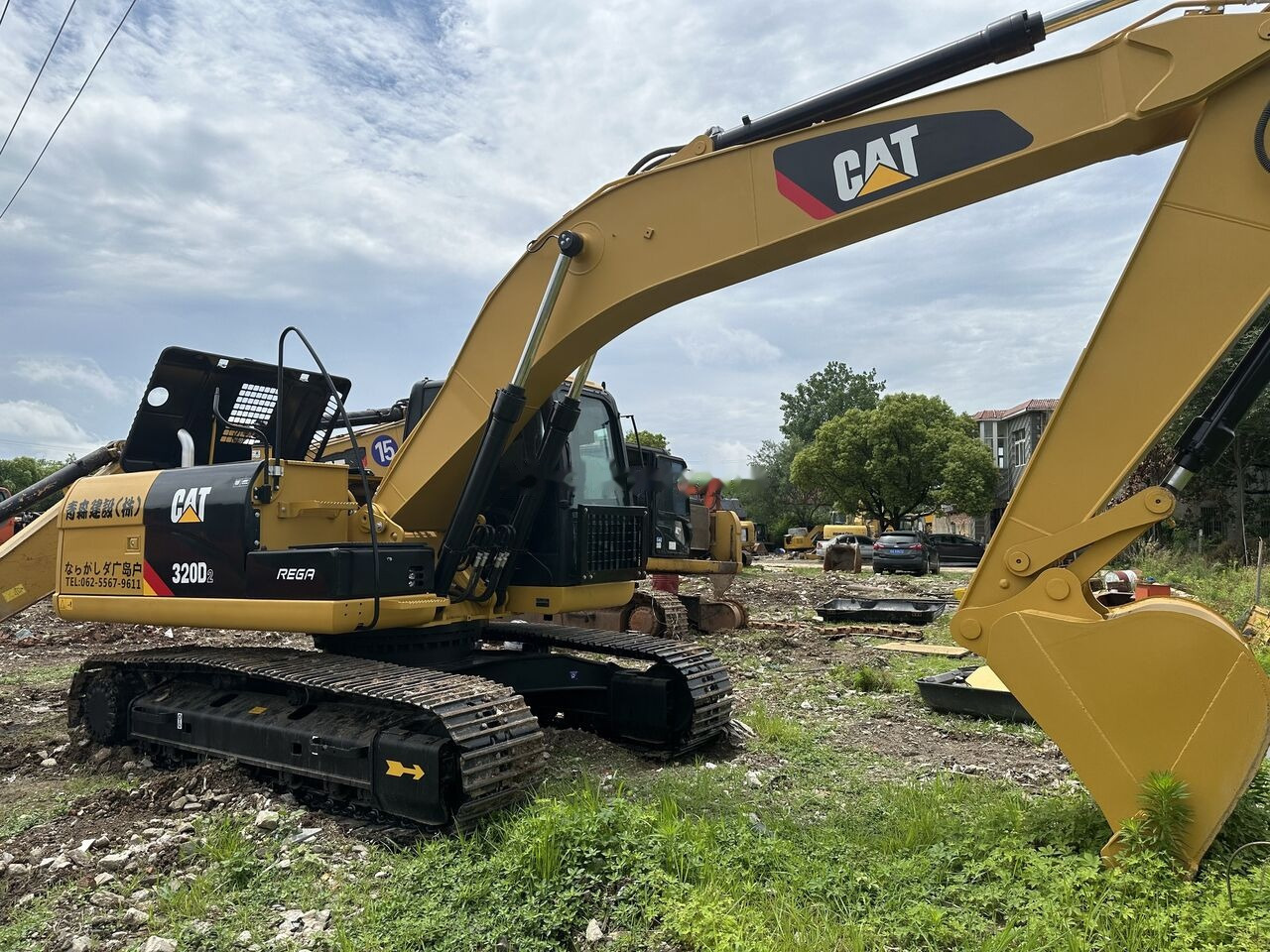 Caterpillar 320D2 - Lánctalpas kotró: 1 kép. Caterpillar 320D2 - Lánctalpas kotró: 1 kép.