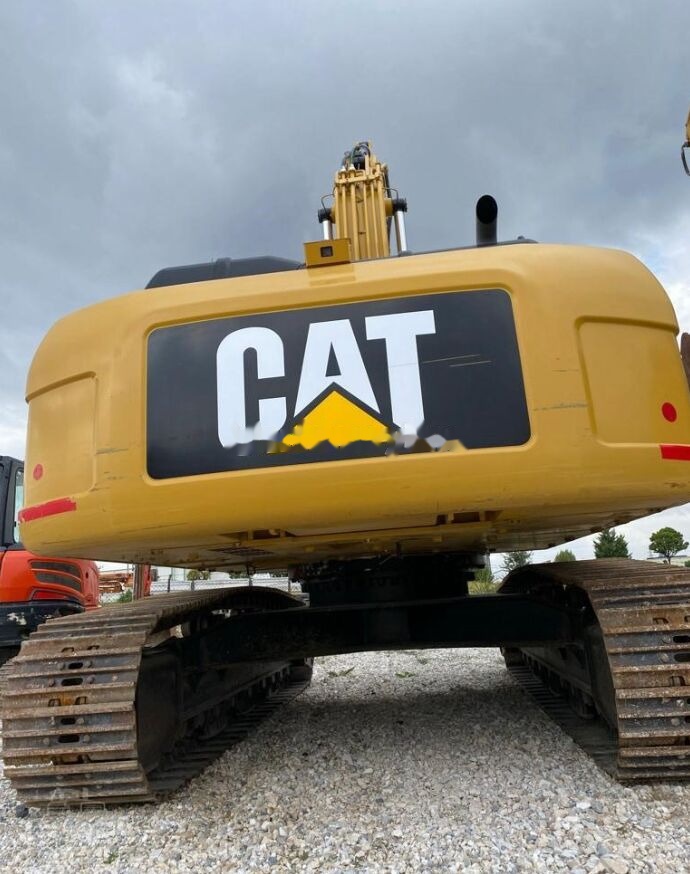 Caterpillar 330D2L - Lánctalpas kotró: 1 kép. Caterpillar 330D2L - Lánctalpas kotró: 1 kép.