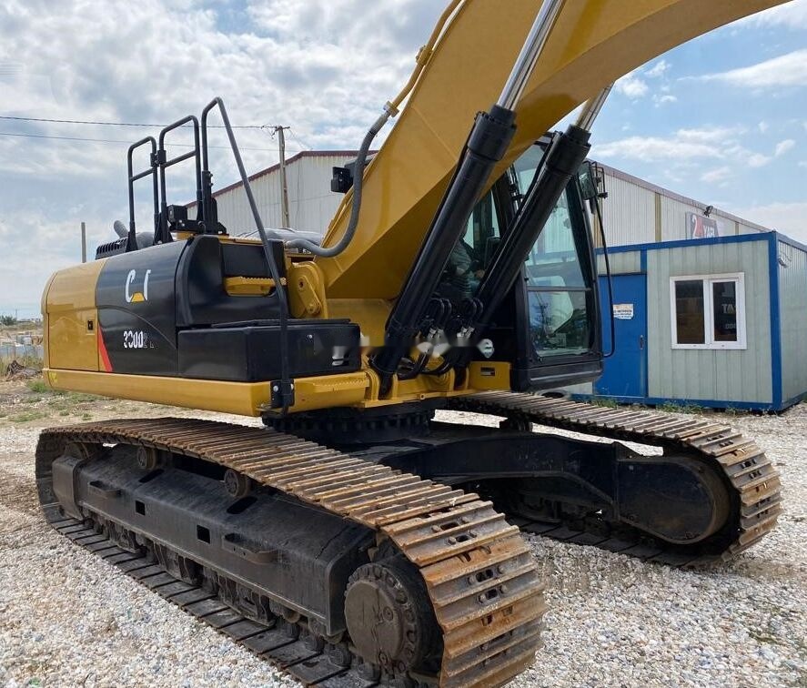 Caterpillar 330D2L - Lánctalpas kotró: 5 kép. Caterpillar 330D2L - Lánctalpas kotró: 5 kép.