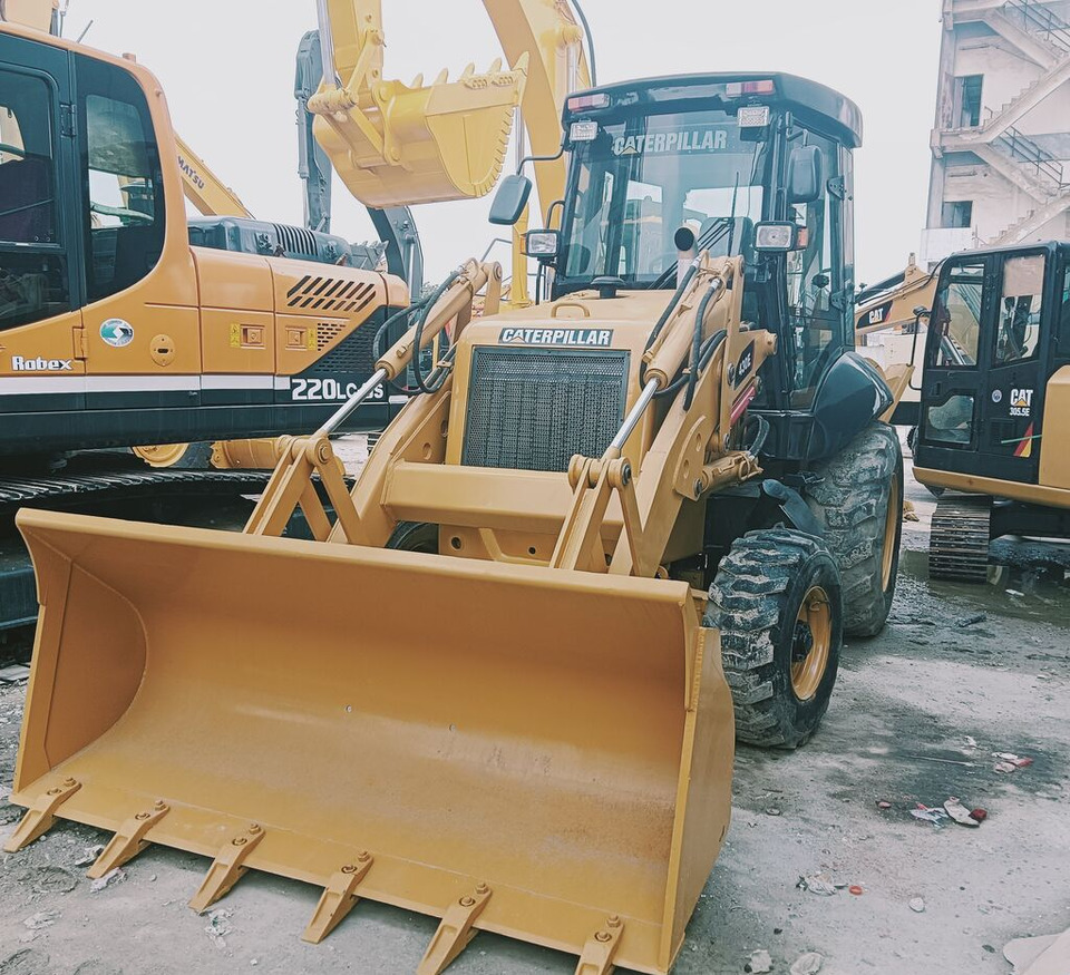 Caterpillar 430F - Kotrórakodó: 5 kép. Caterpillar 430F - Kotrórakodó: 5 kép.