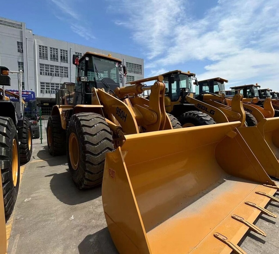 Caterpillar 950H - Gumikerekes homlokrakodó: 4 kép. Caterpillar 950H - Gumikerekes homlokrakodó: 4 kép.