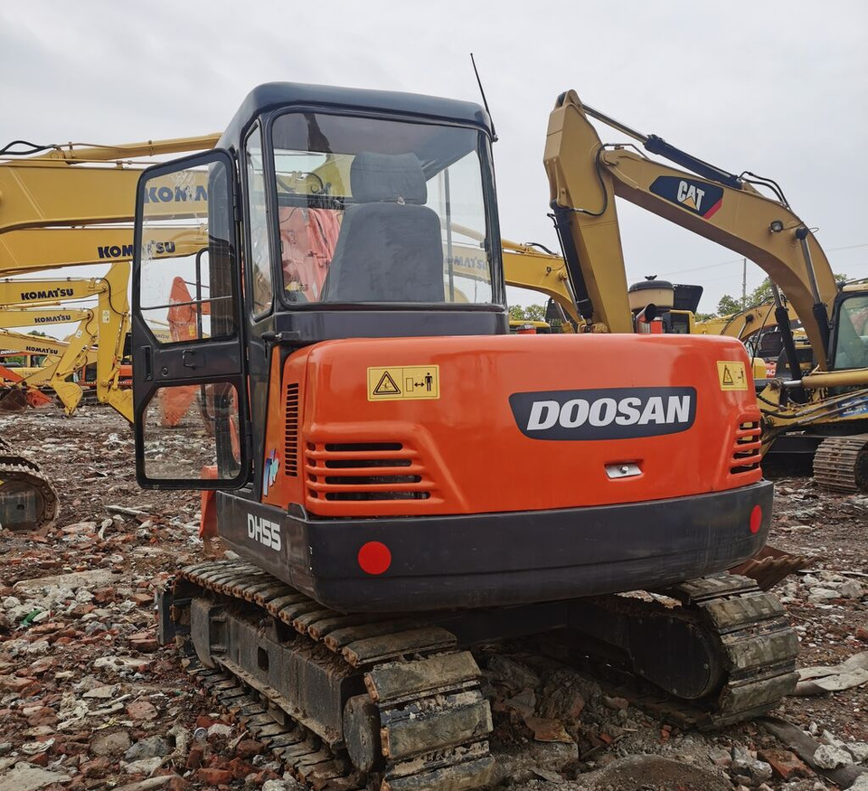 Doosan DH55 - Lánctalpas kotró: 2 kép. Doosan DH55 - Lánctalpas kotró: 2 kép.