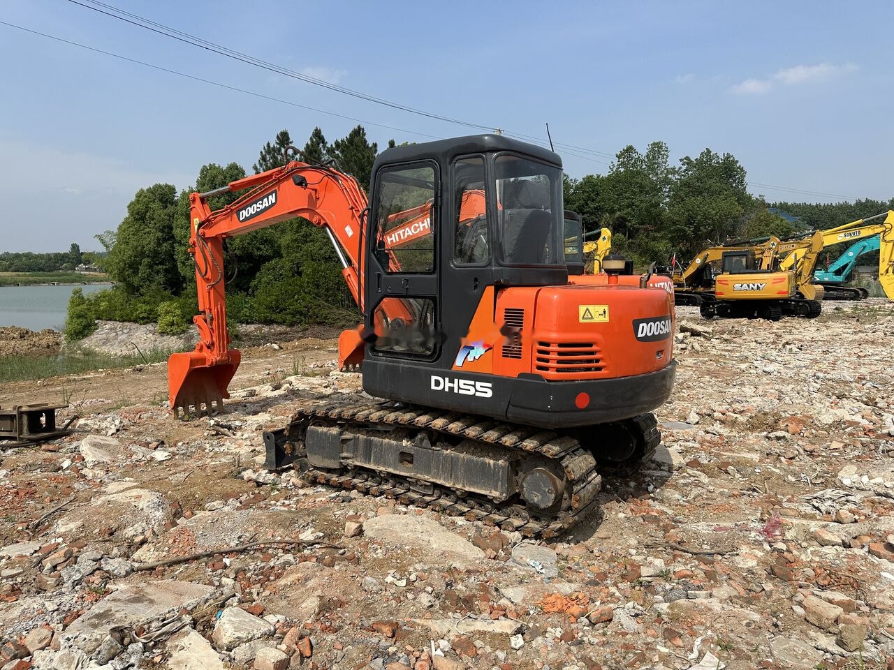Doosan DH55 - Lánctalpas kotró: 2 kép. Doosan DH55 - Lánctalpas kotró: 2 kép.