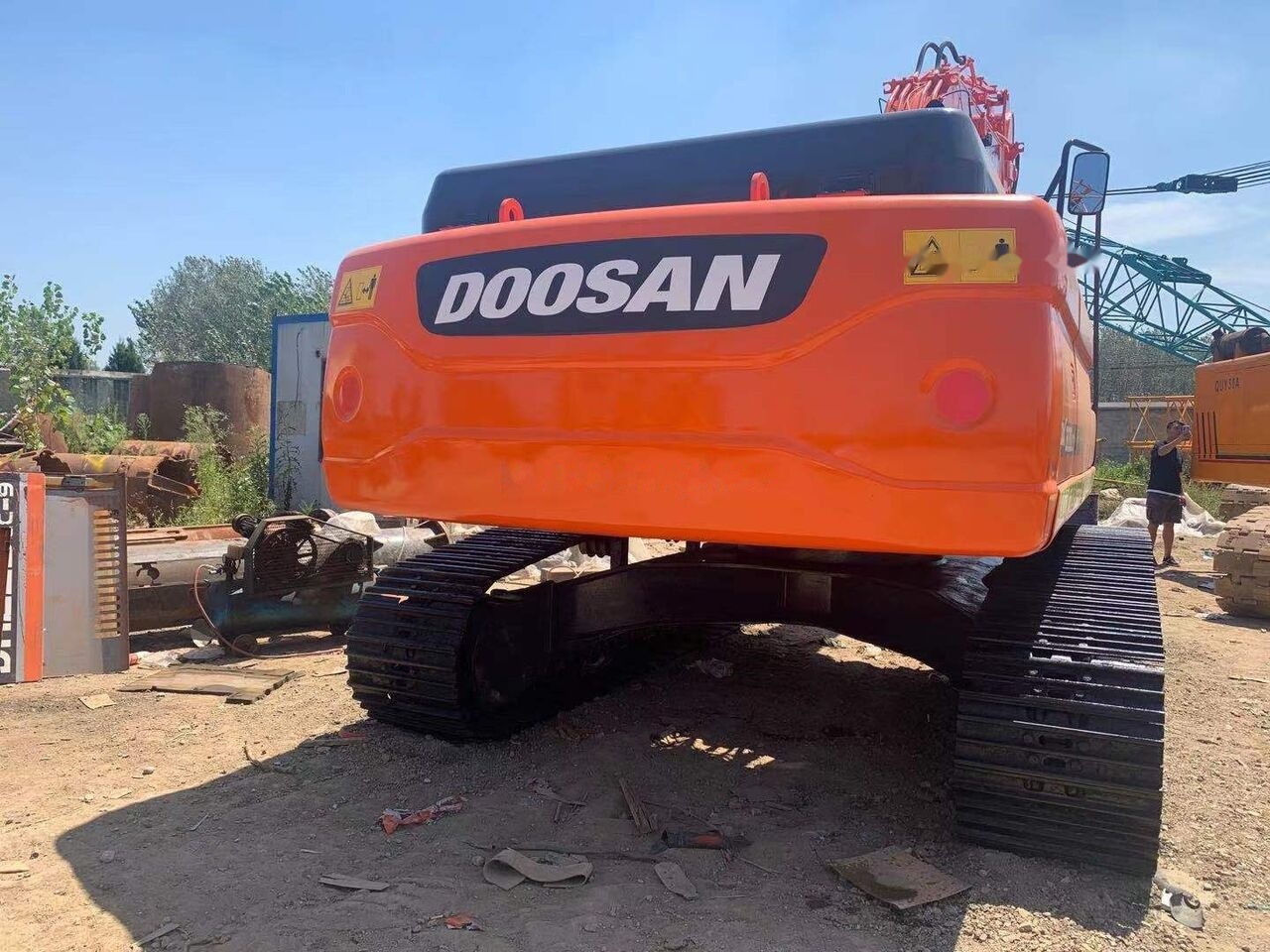 Doosan DX300 - Lánctalpas kotró: 1 kép. Doosan DX300 - Lánctalpas kotró: 1 kép.
