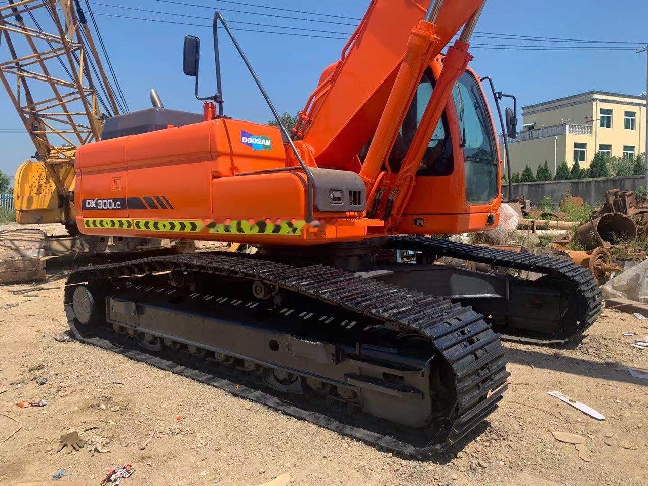 Doosan DX300 - Lánctalpas kotró: 5 kép. Doosan DX300 - Lánctalpas kotró: 5 kép.