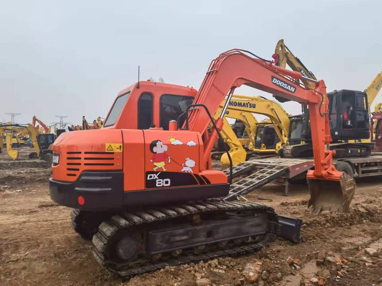 Doosan DX80 - Lánctalpas kotró: 3 kép. Doosan DX80 - Lánctalpas kotró: 3 kép.