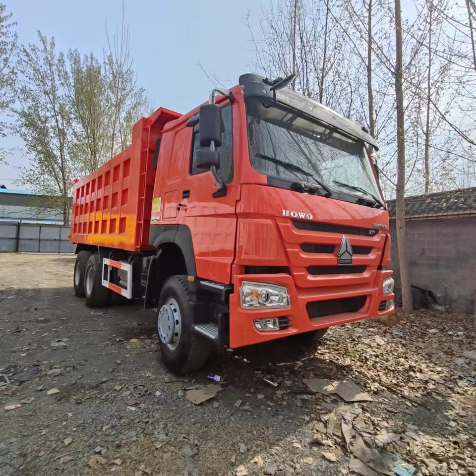 HOWO 371 6X4 - Billenőplatós teherautó: 1 kép. HOWO 371 6X4 - Billenőplatós teherautó: 1 kép.