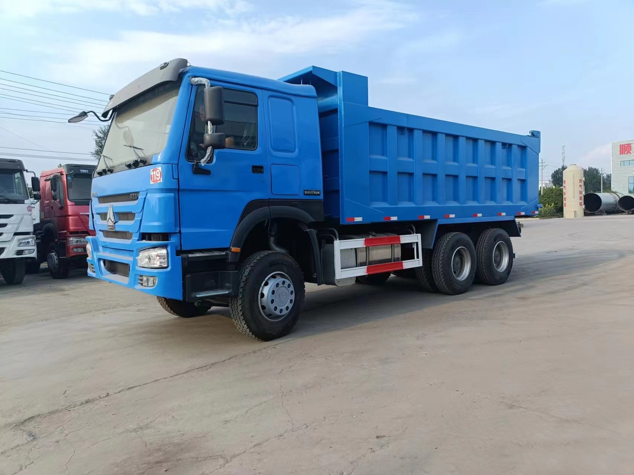 HOWO 371 6X4 - Billenőplatós teherautó: 4 kép. HOWO 371 6X4 - Billenőplatós teherautó: 4 kép.