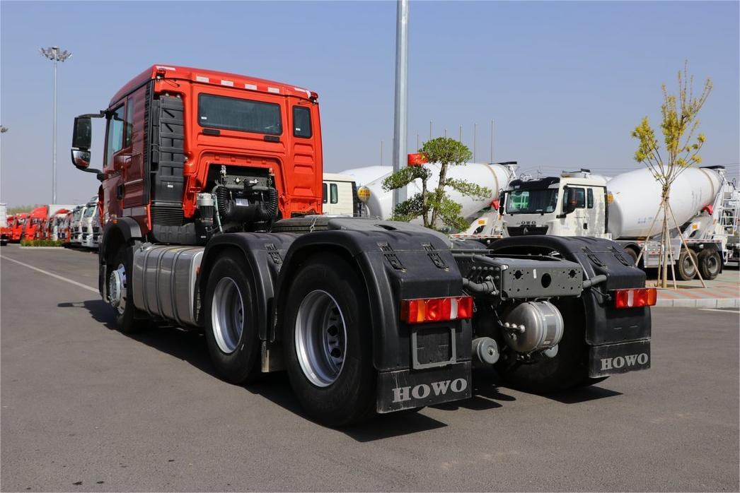 HOWO TX440 - Billenőplatós teherautó: 5 kép. HOWO TX440 - Billenőplatós teherautó: 5 kép.