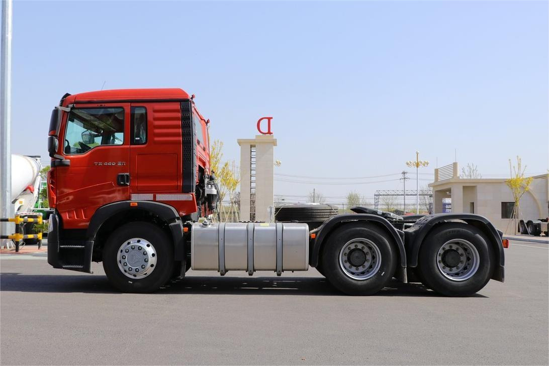 HOWO TX440 - Billenőplatós teherautó: 4 kép. HOWO TX440 - Billenőplatós teherautó: 4 kép.